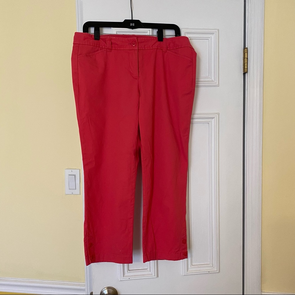 Like New Loft Original Crops Size 8